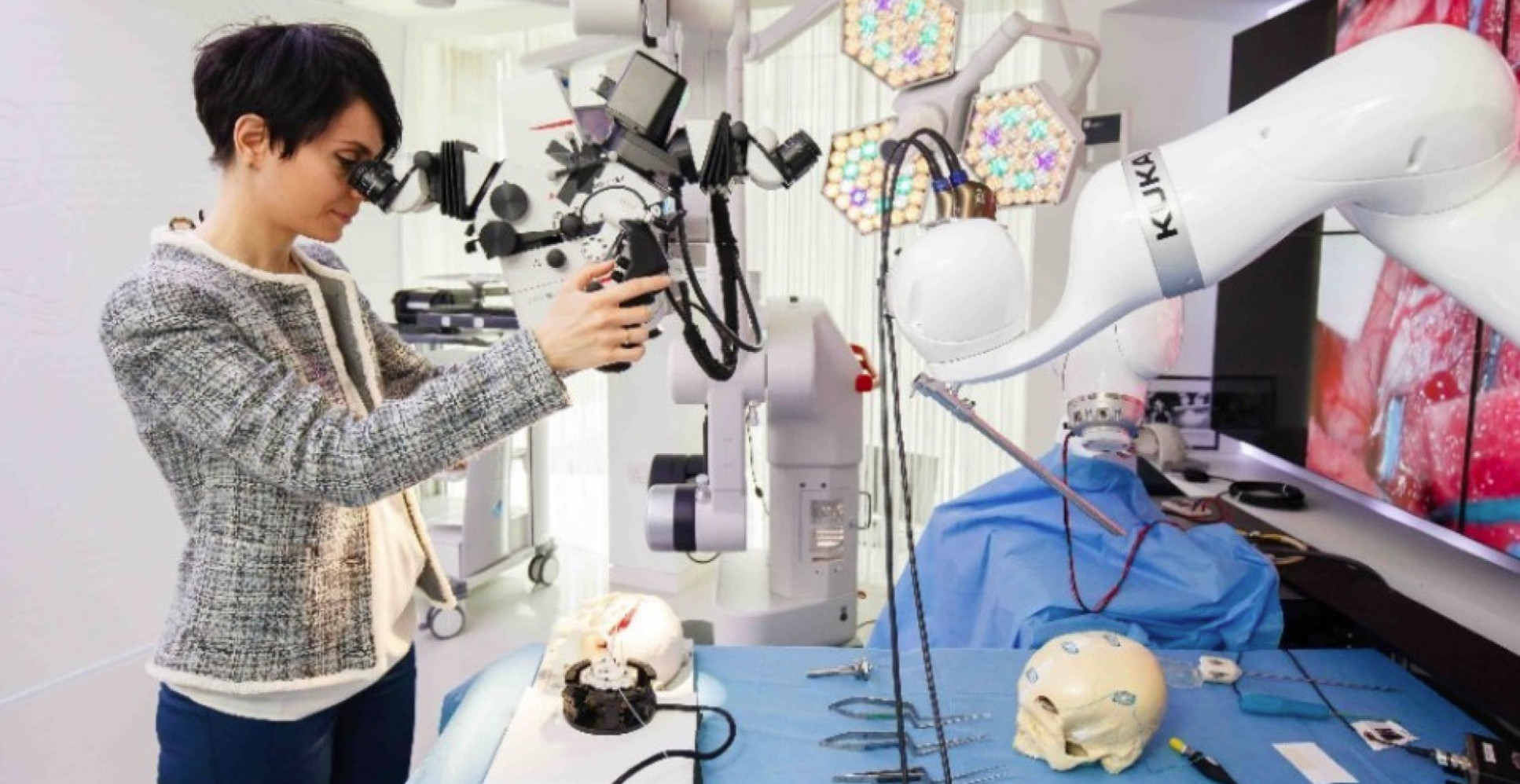 Cognitive Vision in Robotic Surgery